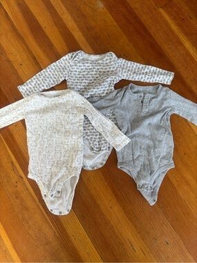 3 pack Carters baby onesies long sleeves 100% cotton